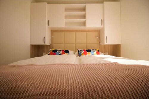 Houseboat Lavender with AC and Hot Tub in Portorož