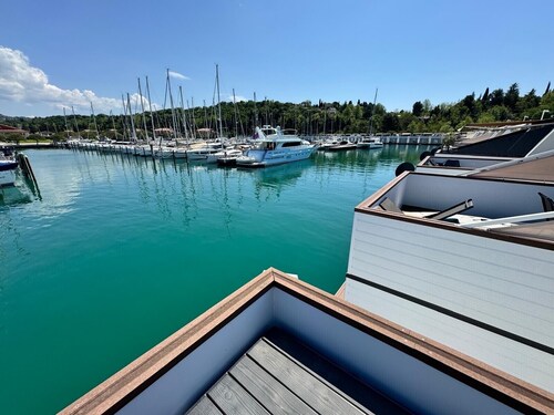 Houseboat Lavender with AC and Hot Tub in Portorož