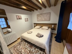 2 室のベッドルーム、アイロン / アイロン台、WiFi、ベッドシーツ