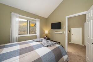 4 bedrooms, travel crib, free WiFi, bed sheets
