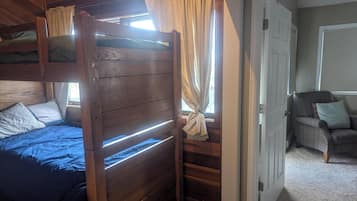 4 bedrooms, travel crib, free WiFi, bed sheets