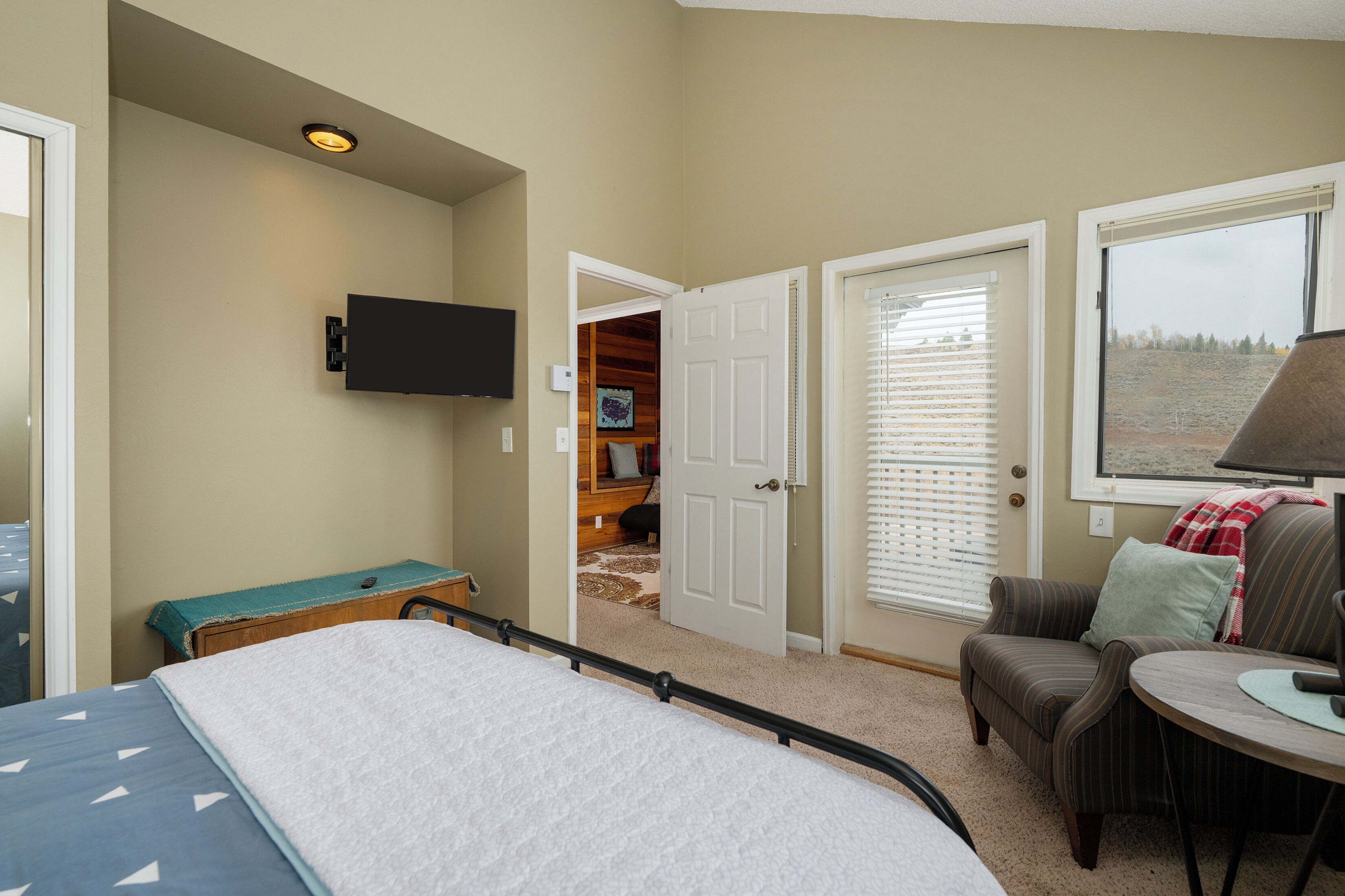 4 عدّة غرف نوم وسرير سفر وواي فاي مجانًا وملاءات أسرّة