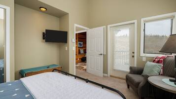 4 bedrooms, travel crib, free WiFi, bed sheets