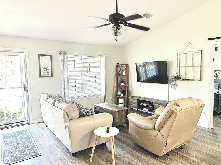 Clean, Bright & Peaceful Home In Quiet Neighborhood Close Proximity To Fsu &Famu - Tallahassee, FL