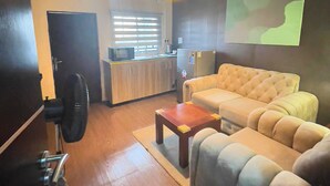 Ảnh chưa phân loại, 2 trong số 17 ảnh, nút