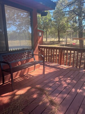 Property grounds - Cozy 3-bedroom cabin with AC in beautiful Pinetop-Lakeside (Pinetop-Lakeside)