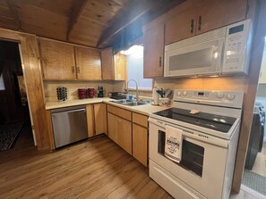 Mikrowelle, Ofen, Herdplatte, Geschirrspüler