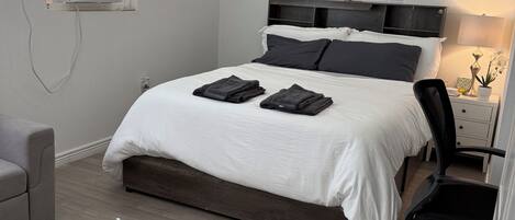 4 soverom, skrivebord, strykejern/-brett og wi-fi (inkludert)