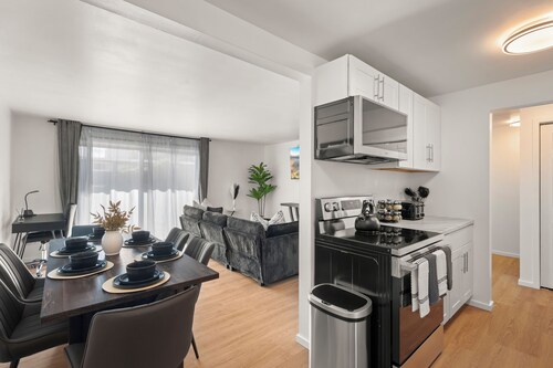 Gray Oasis 1 Bed + 1Bath Apartment in Fremont