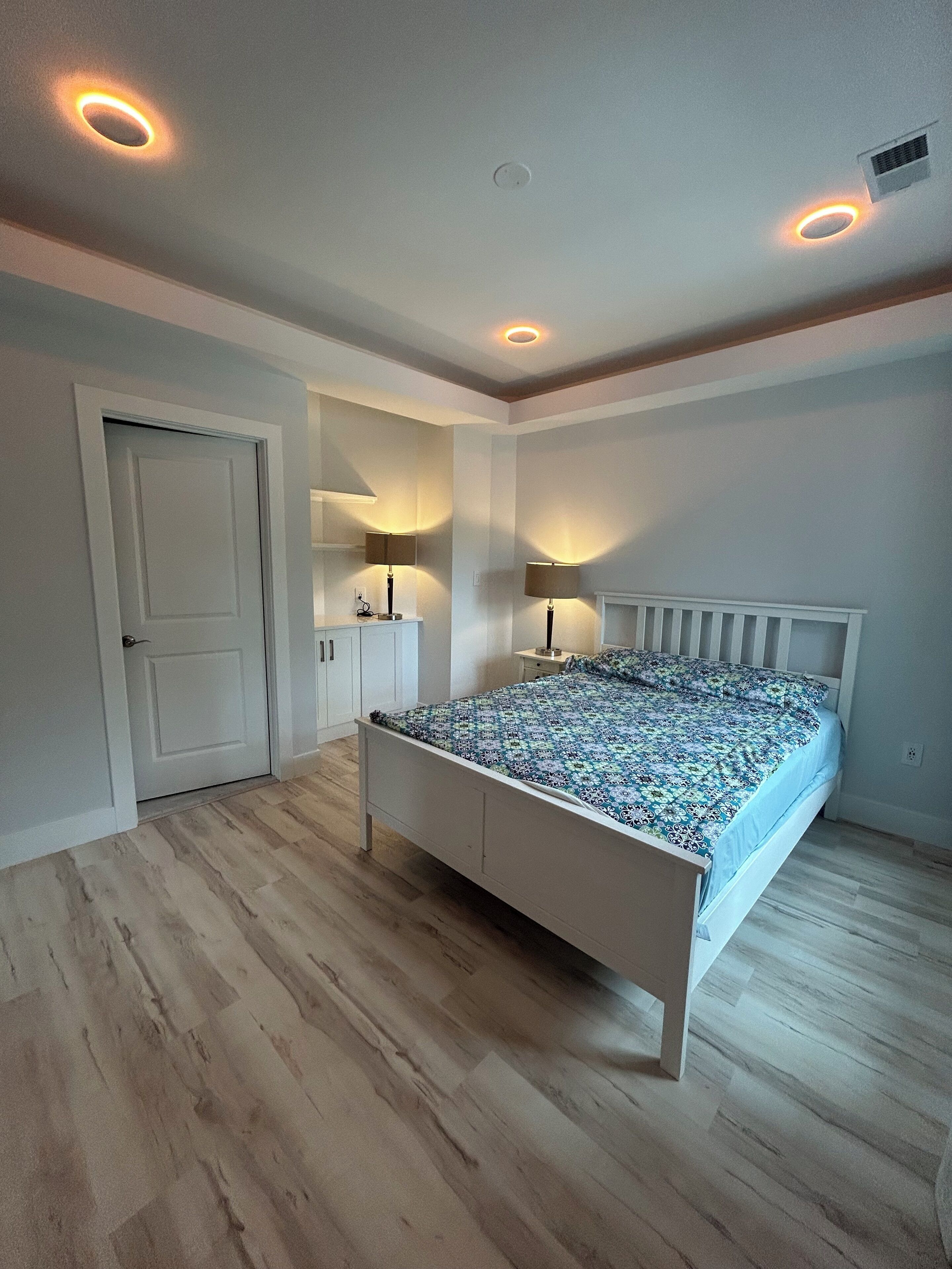 1 habitación, tabla de planchar con plancha, wifi gratis y ropa de cama 