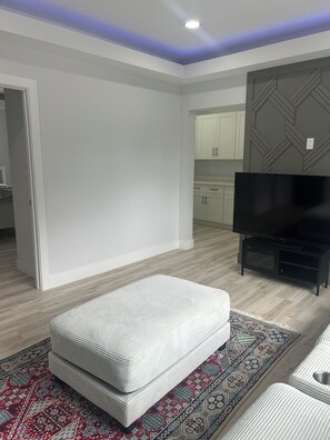 Interior - Entire Guest Suite w Elevator near Tysons Corner Falls Church Dunn Loring Metro (Dunn Loring)