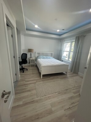 Ferros/tábuas de passar roupa, acesso à internet, roupa de cama