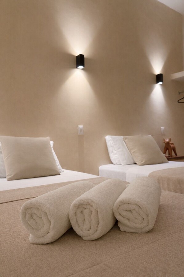 Habitación estándar con 1 cama matrimonial o 2 individuales, patio, vista a la alberca | Wifi gratis 