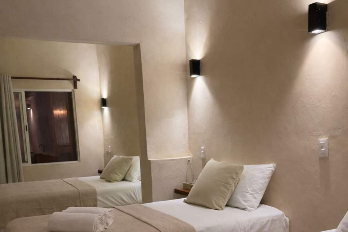 Chambre Standard double ou avec lits jumeaux, patio, vue sur la piscine | Accès au Wi-Fi (inclus)
