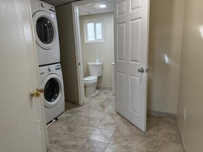 Towels, soap, toilet paper - Family Friendly 5BR Home Near BYU in Provo, Utah (Provo)