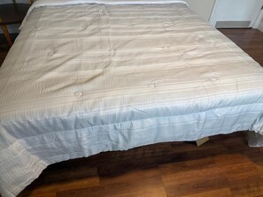 5 bedrooms, iron/ironing board, free WiFi