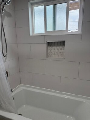 Towels, soap, toilet paper - Family Friendly 5BR Home Near BYU in Provo, Utah (Provo)