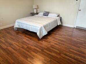 5 habitaciones, tabla de planchar con plancha y wifi gratis