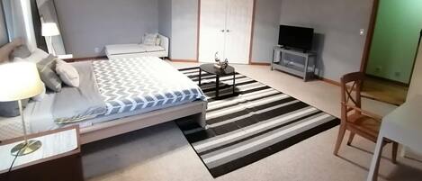 3 chambres, fer et planche à repasser, Wi-Fi gratuit, draps fournis