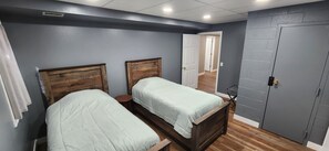 7 Schlafzimmer, Reisekinderbett, kostenloses WLAN, Bettwäsche