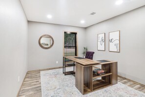 المنشأة من الداخل