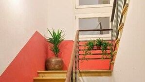 A staircase with wooden steps, a metal railing, and a radiator at the bottom. - B&B Cavallotti (Mestre)