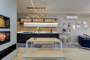 Private kitchen - ALSAWAH Spacious Garden Apartment in 9th District Sheikh Zayed (Sheikh Zayed City)