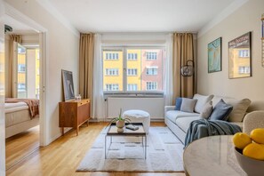 Silitysrauta/-lauta, Wi-Fi, vuodevaatteet