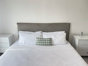 3 quartos, ferros/tábuas de passar roupa, Wi-Fi, roupa de cama