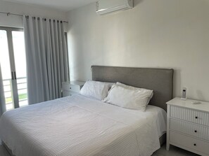 3 habitaciones, tabla de planchar con plancha, wifi y ropa de cama 