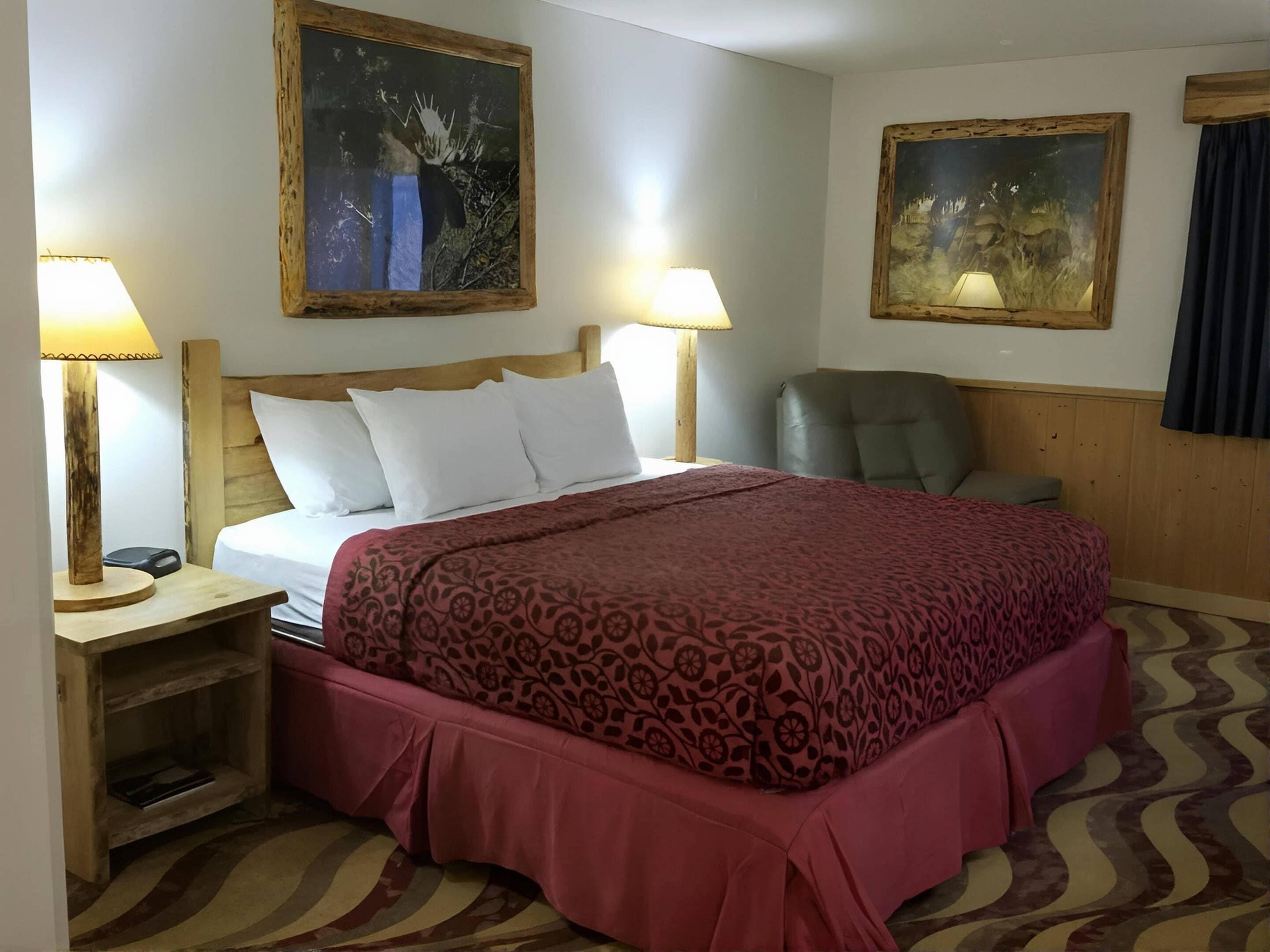 办公桌、免费 WiFi