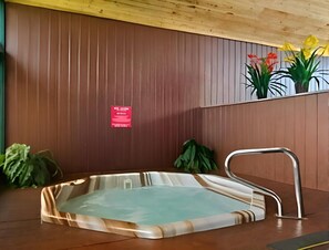 Pool - Sandpoint Inn (Ponderay)