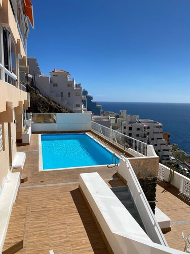 Fantastic apartment with lake view and two pools. 5 min walk to the sea.