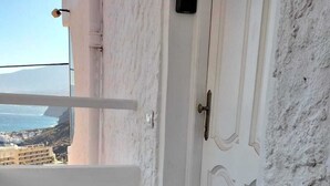 Interior - Fantastic apartment with lake view and two pools. 5 min walk to the sea. (Tabaiba)