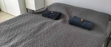 2 bedrooms, WiFi, bed sheets