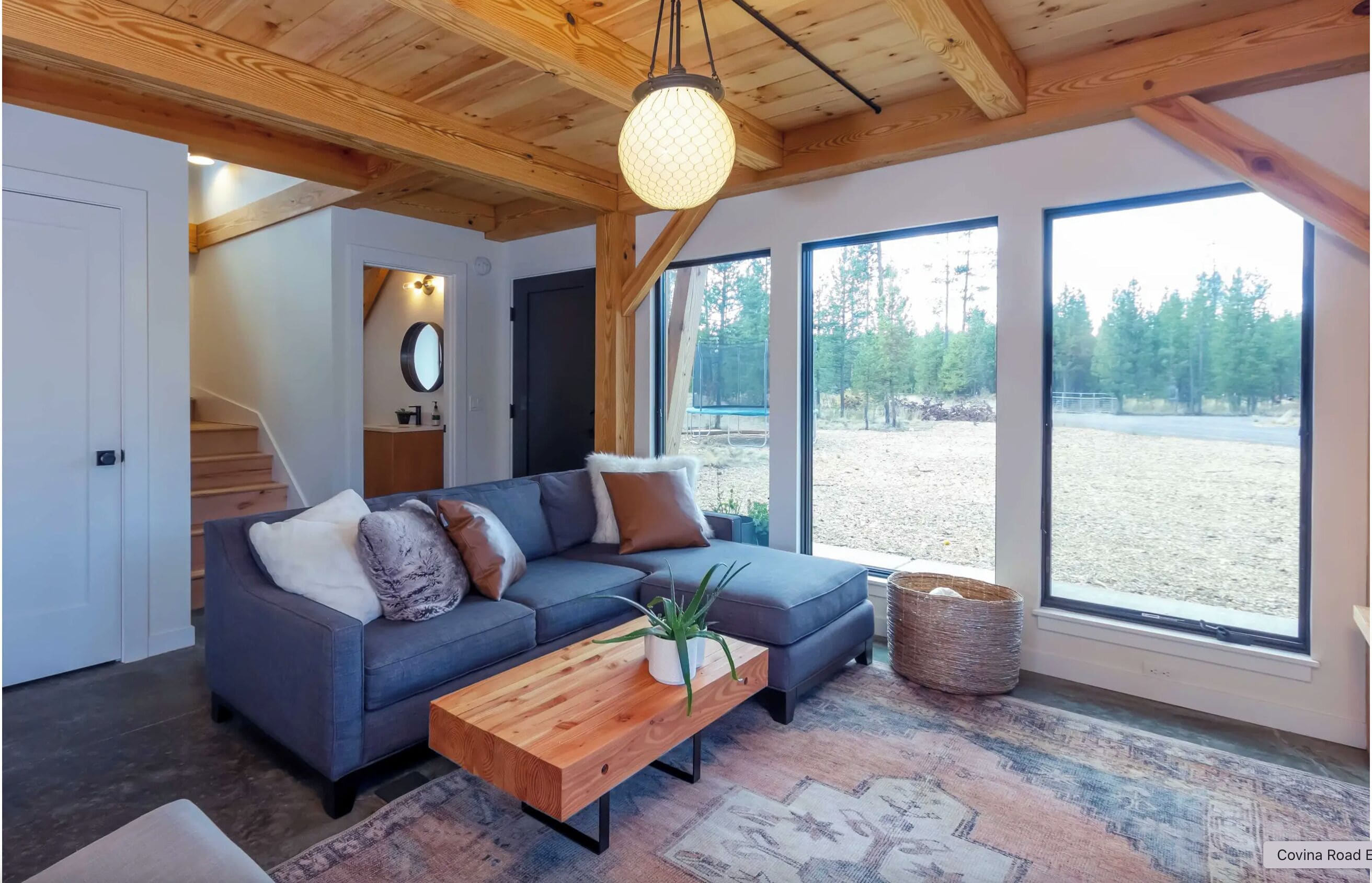 تلفزيون ذكي، مدفأة، كُتُب