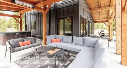 Bend Modern Pine Chalet - A Contemporary Family Getaway Outside of Sunriver