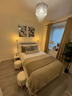 2 bedrooms, iron/ironing board, WiFi, bed sheets - Victorian Gem Excellent Transport Links, Ideal for Tourists & Commuters! (London)