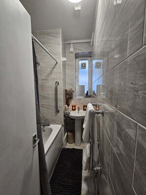 Towels, toilet paper - Victorian Gem Excellent Transport Links, Ideal for Tourists & Commuters! (London)