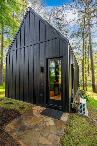 Romantic Lakeside Retreat | Hot Tub & Fire Pit