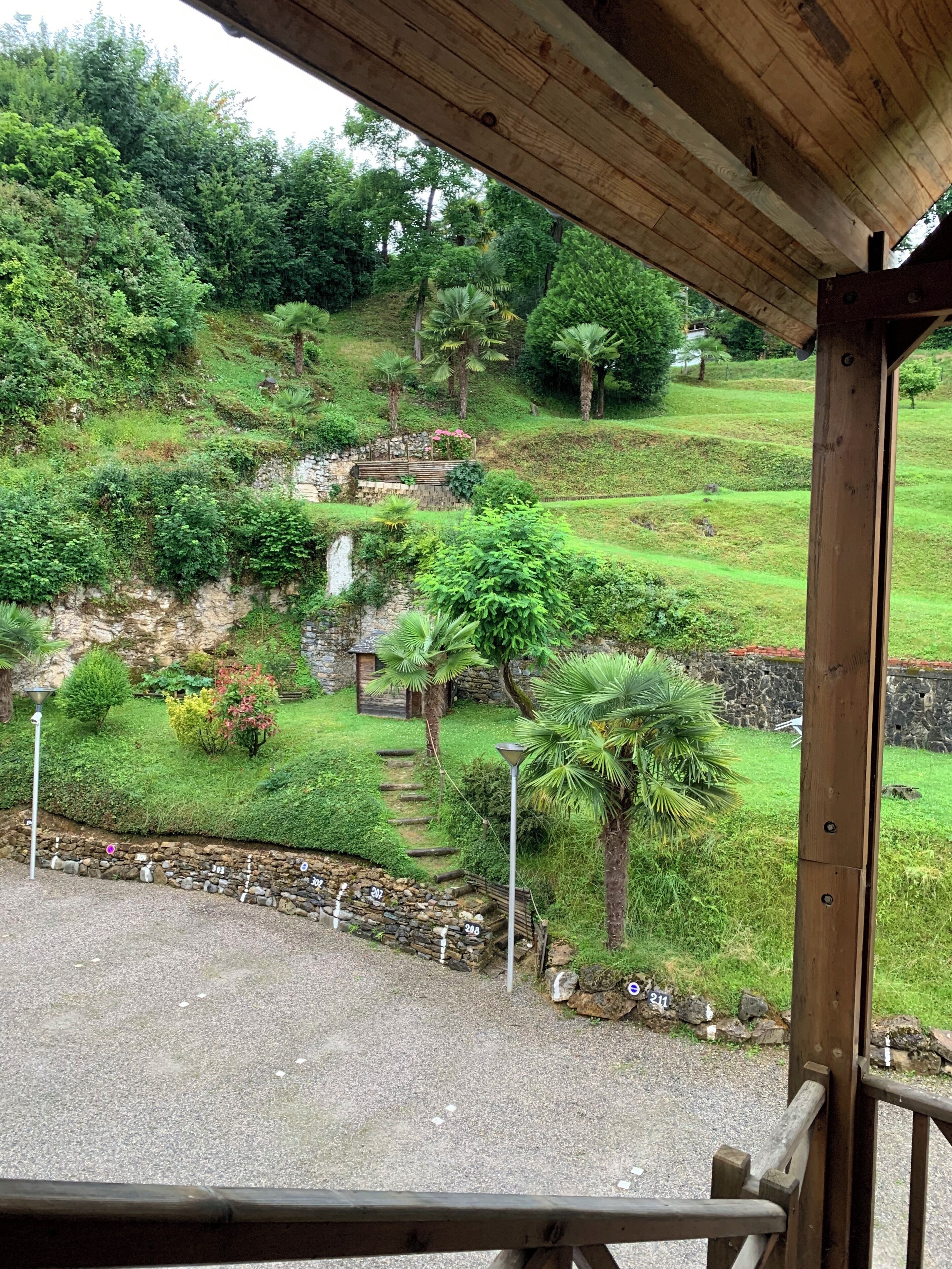 المنطقة المحيطة بالمنشأة