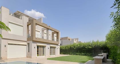 7BD Villa With Pool & Garden