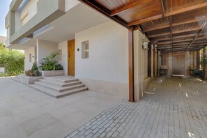 Exterior - 7BD Villa With Pool & Garden  (6th of October City)