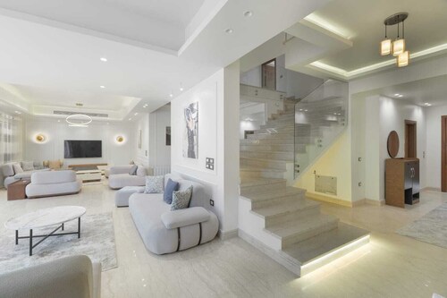 7BD Villa With Pool & Garden 