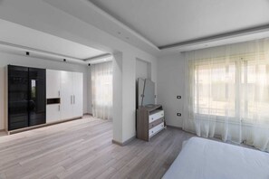 Egyptian cotton sheets, premium bedding, laptop workspace, bed sheets - 7BD Villa With Pool & Garden  (6th of October City)