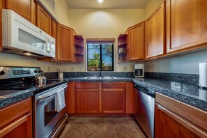 Refrigerador, microondas, horno, placa de cocina