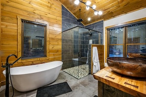 Een douche, handdoeken