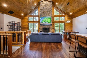 Interior - 4BR, 4.5BA  Newer Upscale Log Cabin (Nashville)