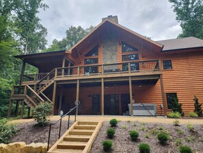 Exterior - 4BR, 4.5BA  Newer Upscale Log Cabin (Nashville)