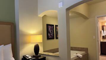 1 bedroom, in-room safe, desk, iron/ironing board